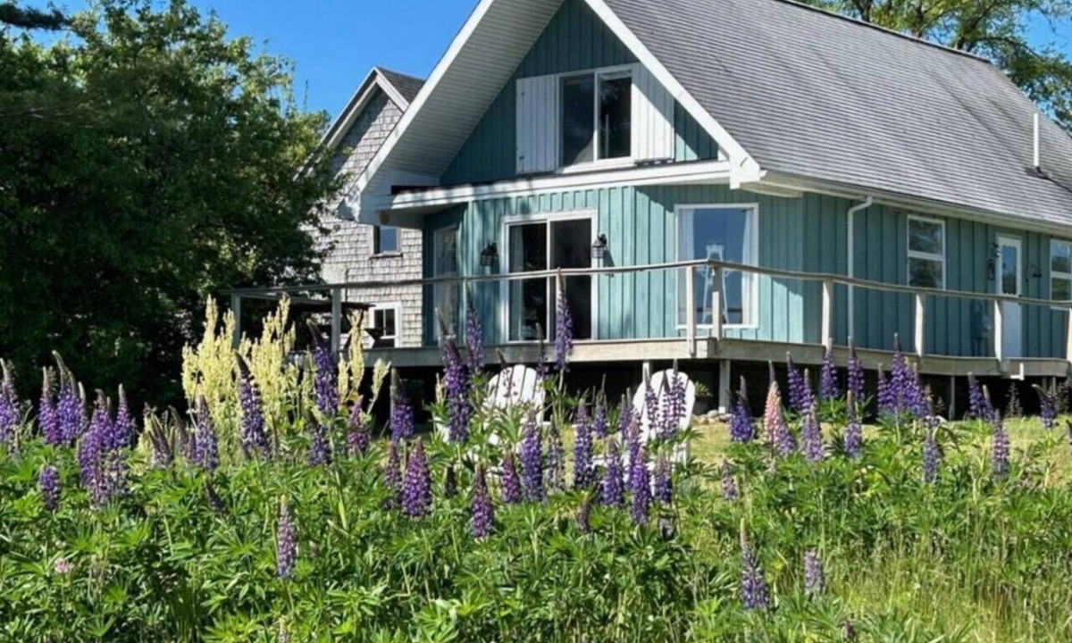 Prospect Harbor House | Prospect Harbor Coastal Cottage | On the Water