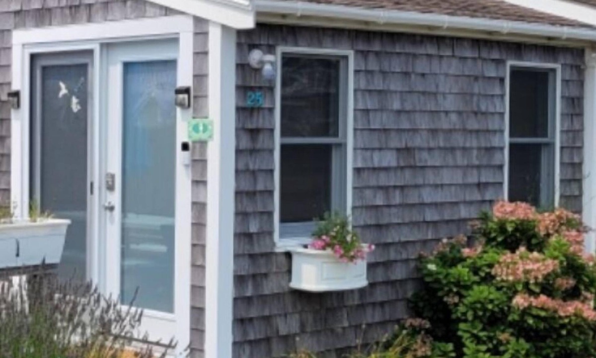 Provincetown Cottage | PTown Carnival 17-19 Aug!Outdoor shower,parking,two decks, pool, steps to beach.