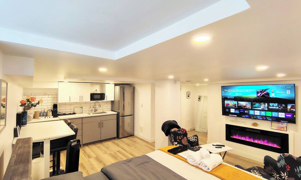 Rosemount House | Pvt Studio near Fairway Mall & Waterloo Airport. Downtown in few minutes