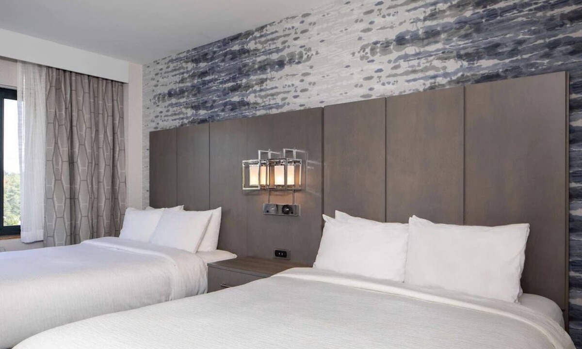 Stroudwater Hotel | PWM Airport 2 Queens Room Breakfast, Pool & Gym