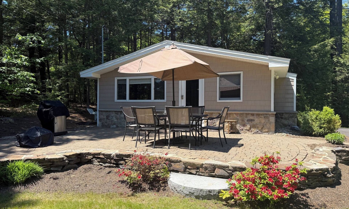 Gilford House | Quaint 2-bedroom house overlooking Lake Winnipesaukee in welcoming Gilford