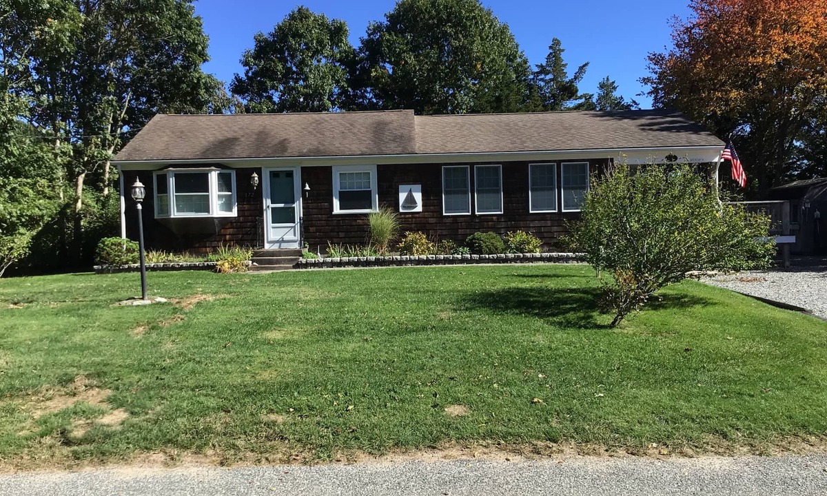 Charlestown Cottage | Quaint cottage close to beach! BEACH ACCESS INCLUDED!