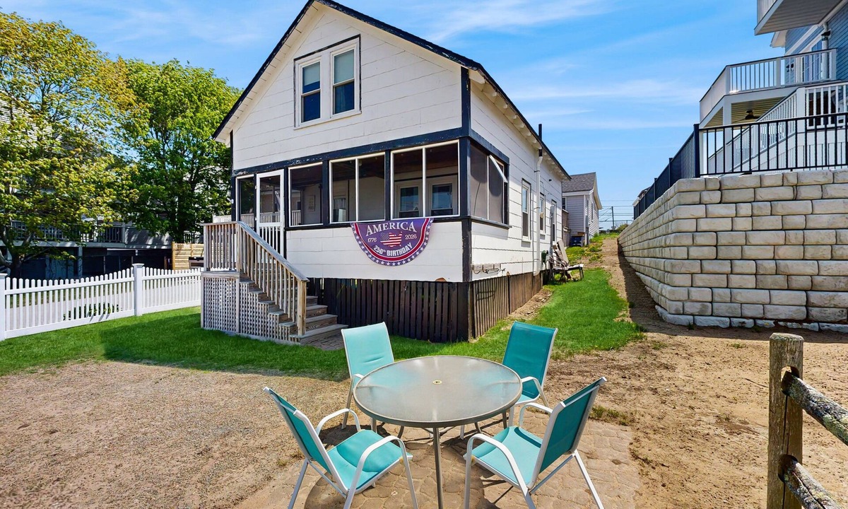 Wells Beach House | Quaint Cottage with Lobster Pot, Modern Amenities, and Several Beaches Nearby