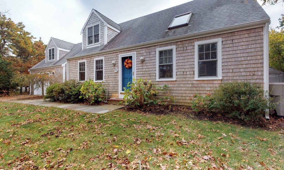 Katama House | Quaint home w/large backyard, outdoor shower & private grill near Katama Bay