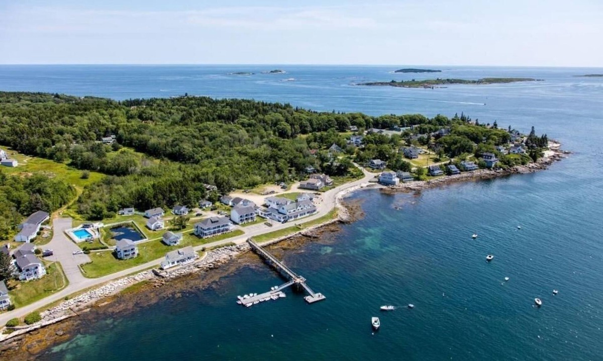 Ocean Point Hotel | Quaint Room Perfect for Exploring Coastal Maine’s Natural Beauty | Private Beach