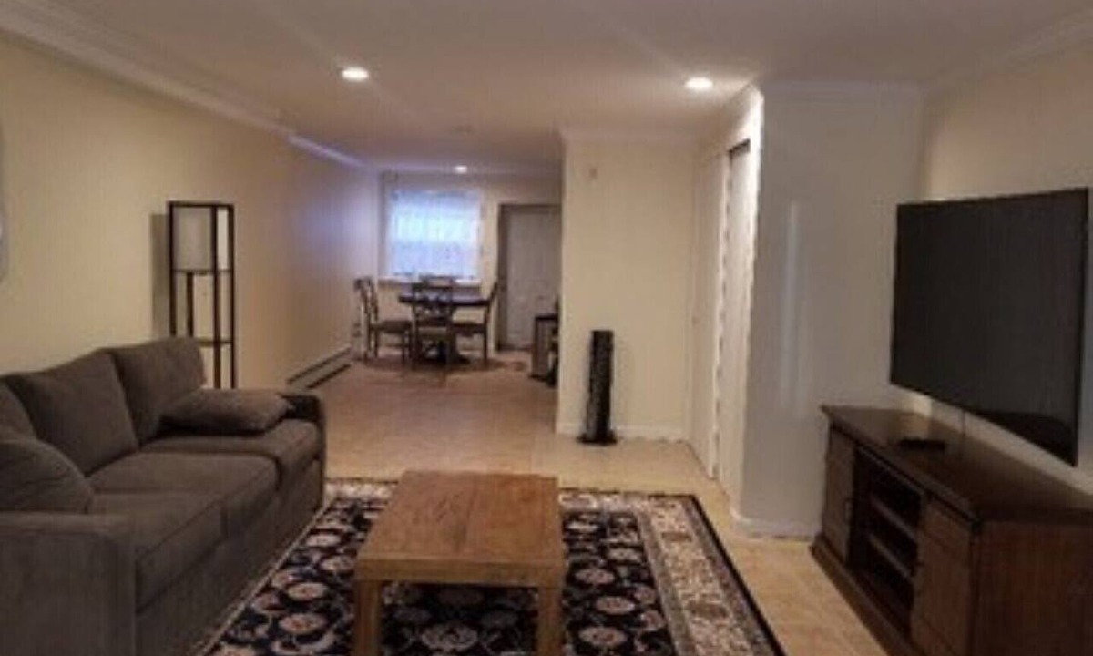Queens Apartment | Quality Comfortable Cribs 18-B Space Basement Studio