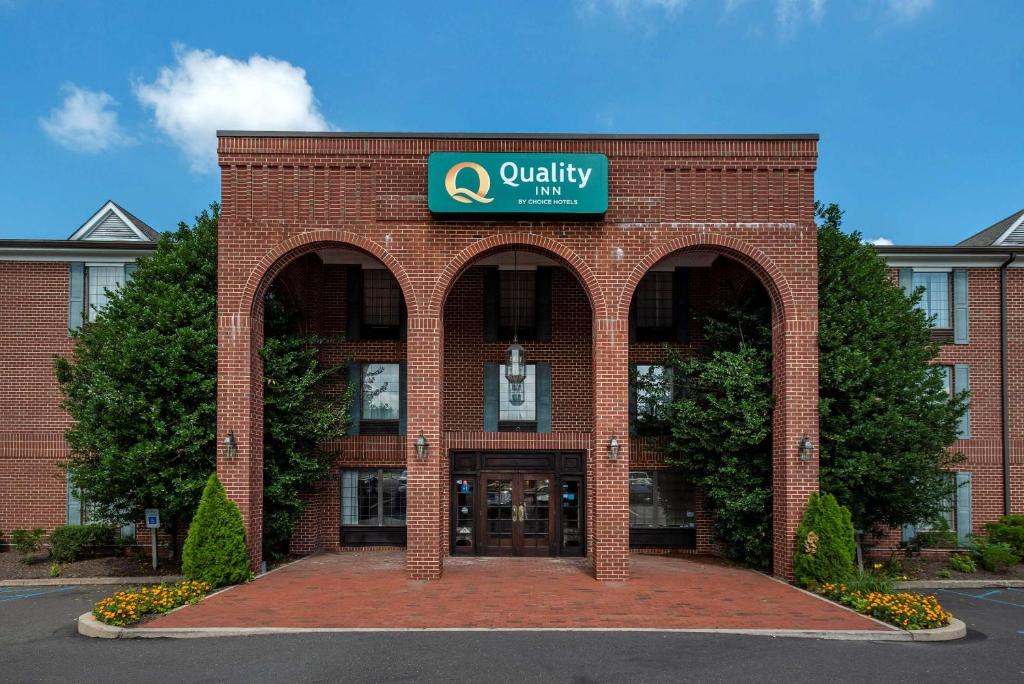 Lansdale Hotel | Quality Inn Montgomeryville-Philadelphia