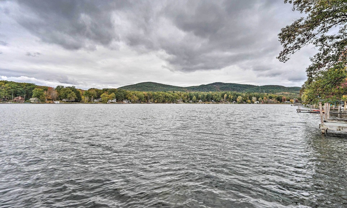 Queensbury Cabin | Queensbury Lake House w/Private Dock Access!