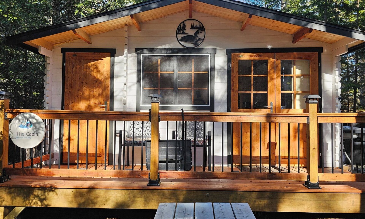 Surry Cabin | Quiet, adorable cabin near beach and Acadia