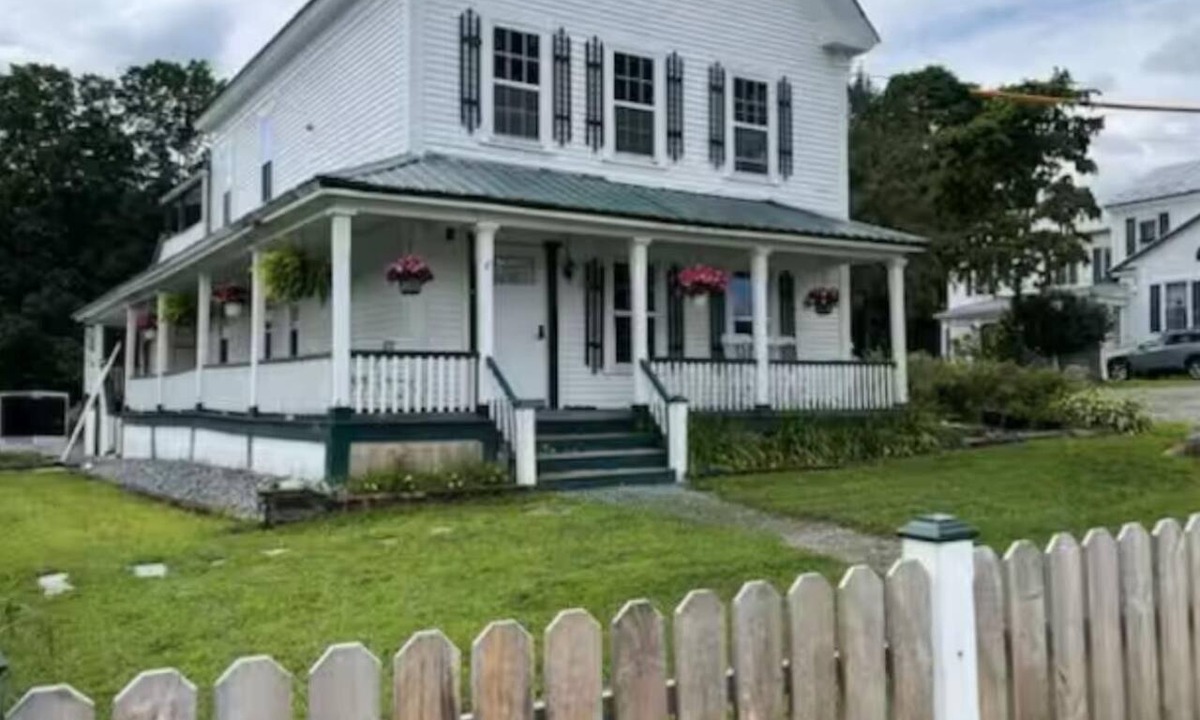 McIndoe Falls Apartment | Quiet Country Pet Friendly 1BR Apt w/AC & Self Check-In