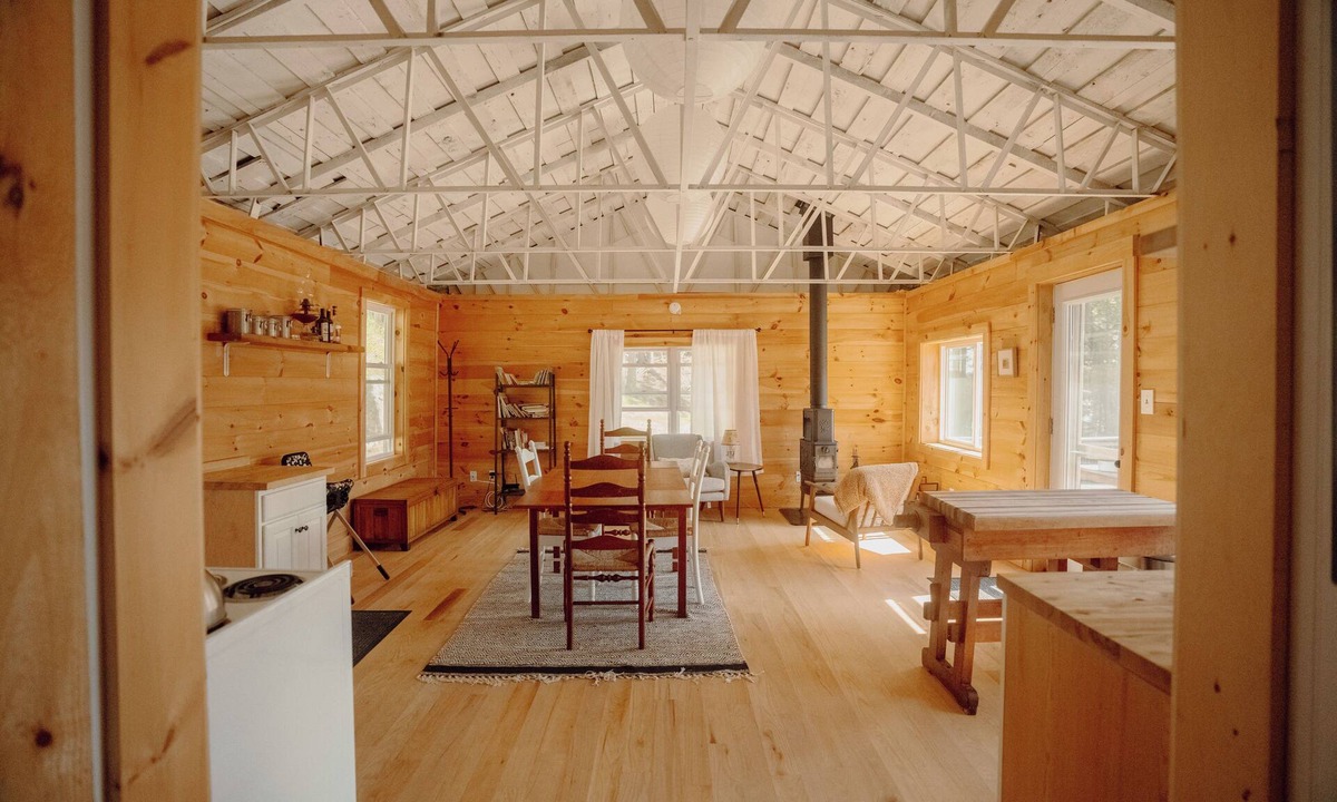 Waldoboro Cottage | Quiet & cozy ocean-side hideaway. Pet friendly!