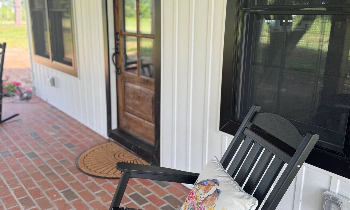 Denton House | Quiet Farmhouse on 4 acres, 2 Bedroom, close to town, Denton MD