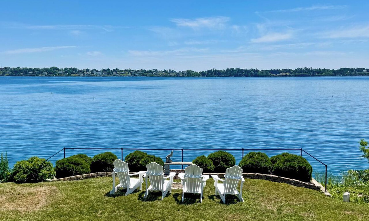 Mid-Coast and Islands Cottage | Quintessential seaside cottage in beautiful Pott's Point
