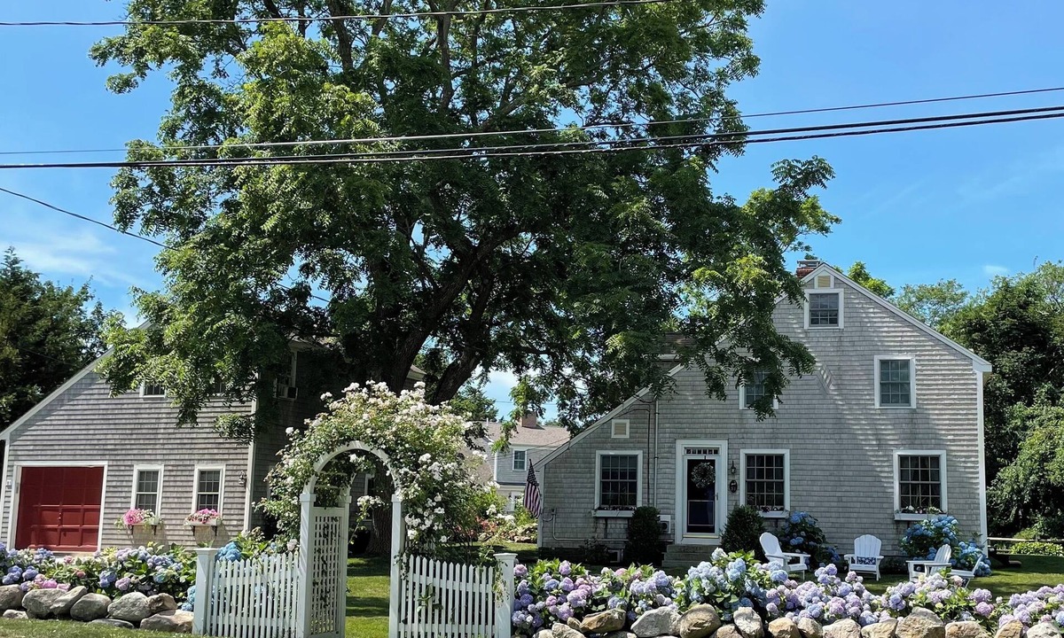 East Dennis House | Quivet Neck Beauty - walk to coveted Sea Street Beach!