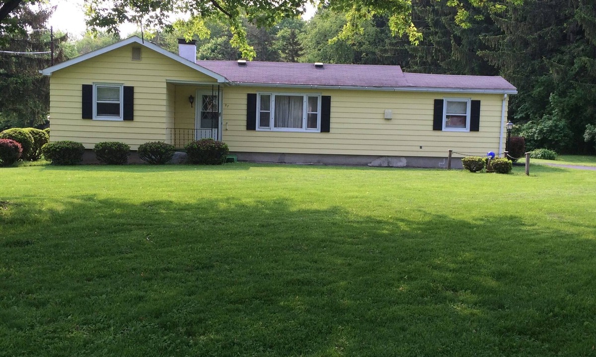 Clifton Springs House | Recently updated ranch in the village of Clifton Springs, NY