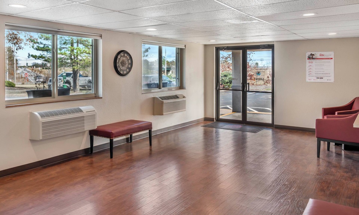 West Glens Falls Hotel | Red Roof Inn Queensbury