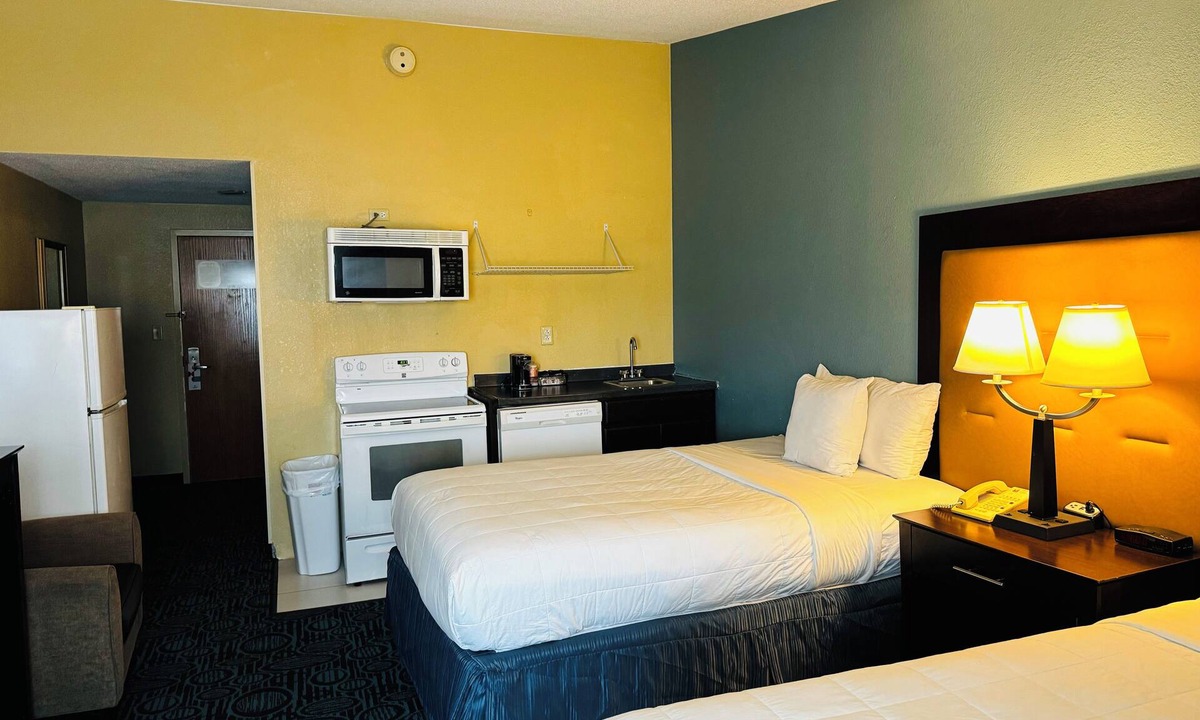 New London Hotel | Regency Inn and Suites - Suite Non Smoking Double Bed