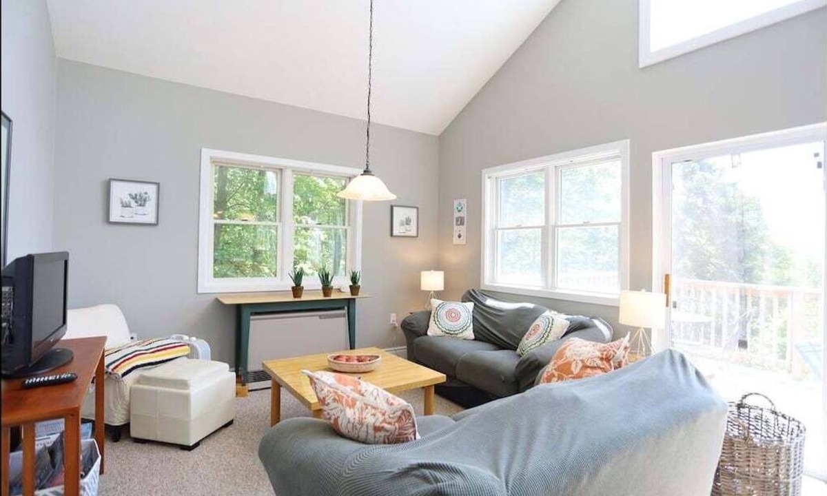 Campton House | Relax in the White Mountains, Pet Friendly Home