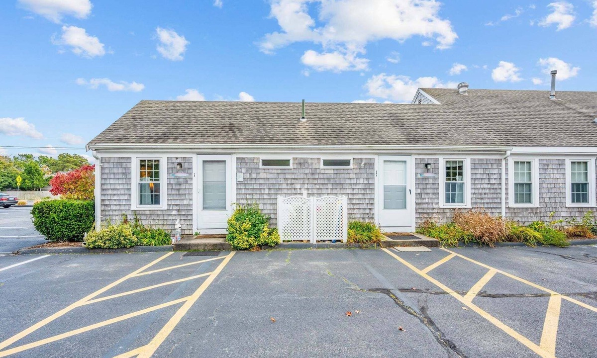 South Yarmouth Cottage | Relax & Unwind at The Coastal Haven & Seascape