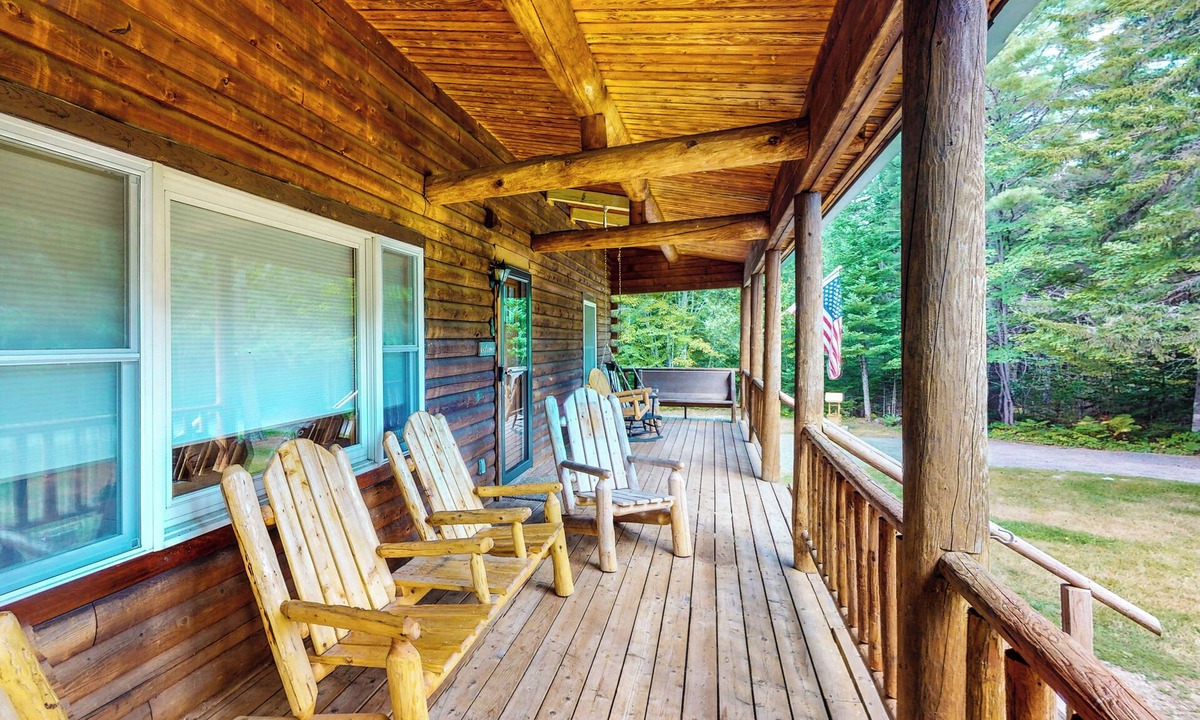 Trenton Cottage | Relaxing 3BR Fireplace Deck Fire Pit