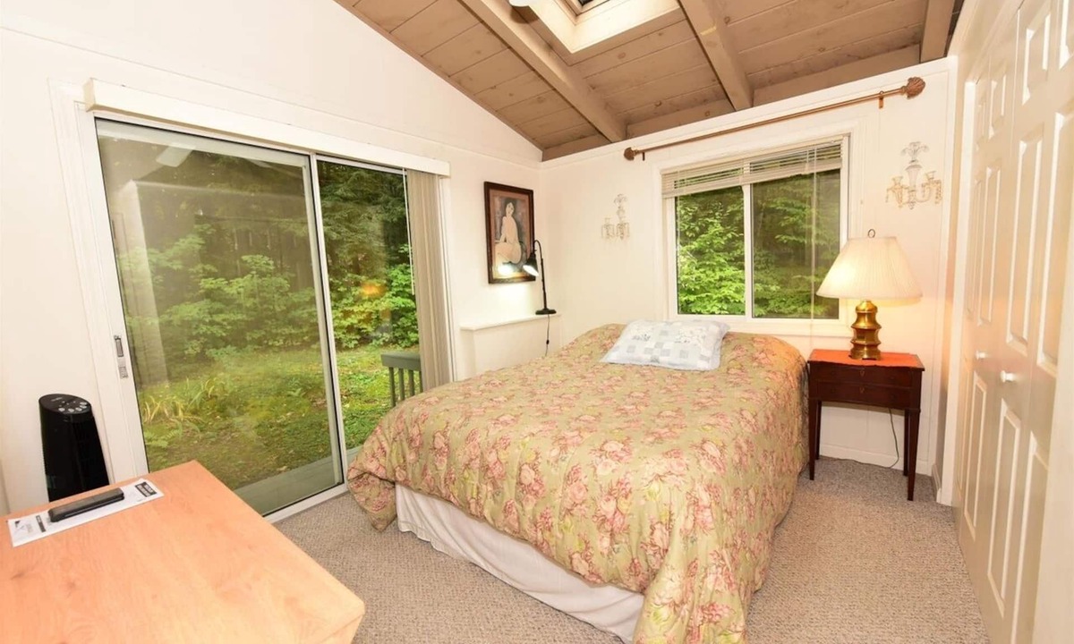 Eidelweiss Village Cottage | Relaxing Cottage by the Lake!