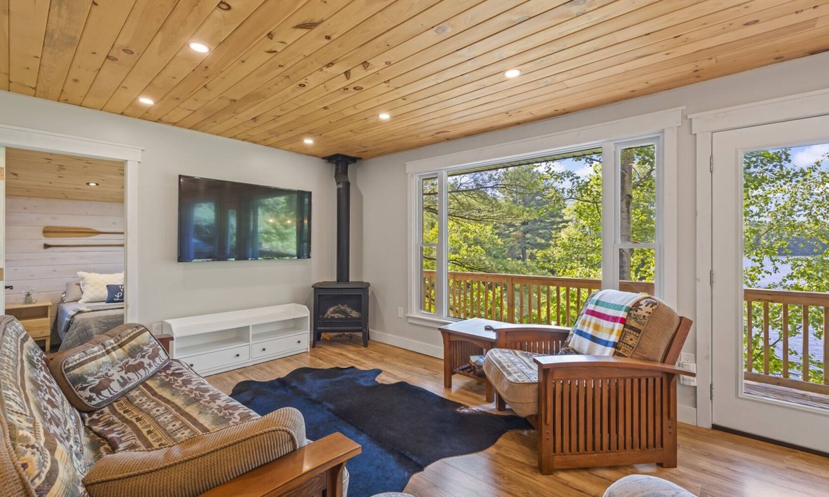 Seeleys Bay Cottage | Relaxing Hidden Bay Cottage just 5 minutes from Seeleys Bay on the Rideau Canal