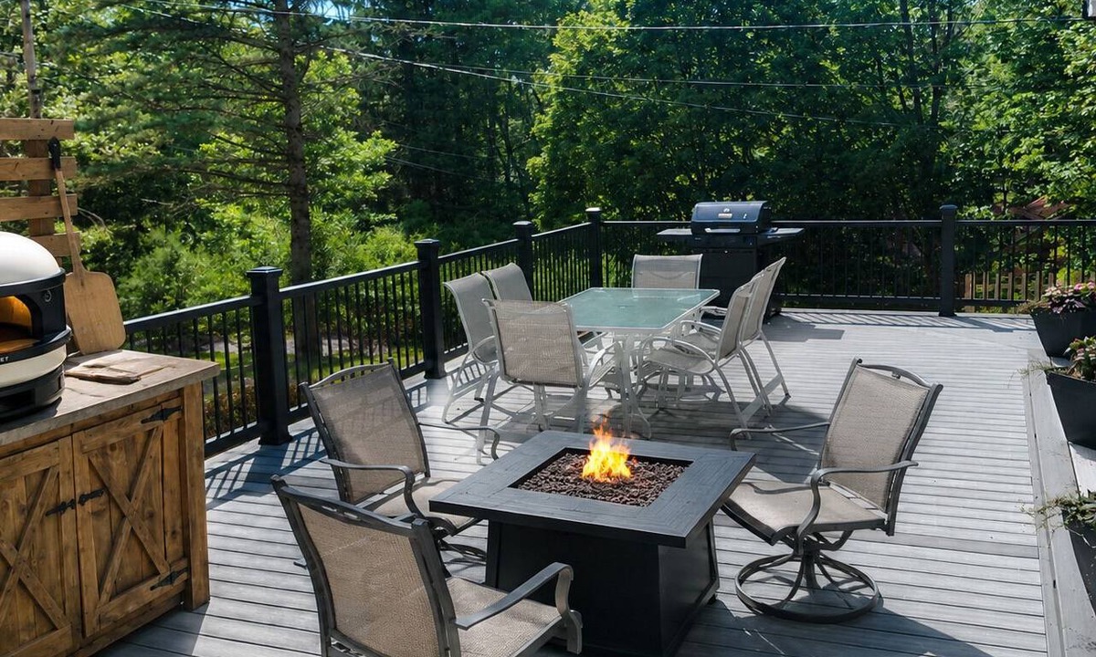 Margaretville House | Relaxing Mtn Getaway-KingSuite+LogBed+View+Firepit+PizzaOven+Kayaks+LgDeck+Yard