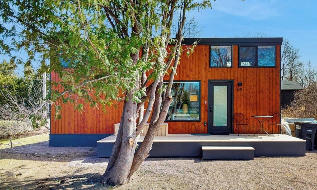 Malletts Bay House | Relaxing spa-like tiny house w/hot tub, sauna, beach access, dog-friendly