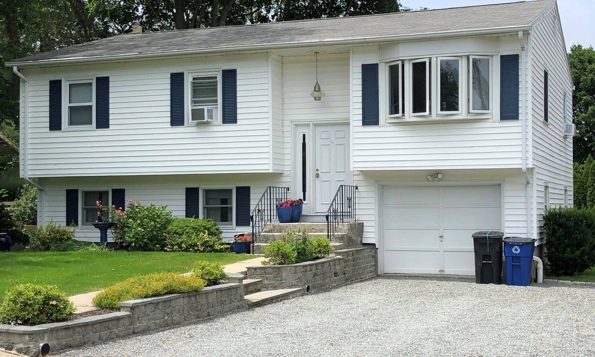 Jamestown Shores House | Relaxing Water View Home - Walk to Beach