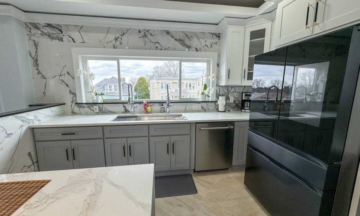 Dorchester Apartment | Renovated 3B, 2BA, Skyline View, Laundry, Cen Air