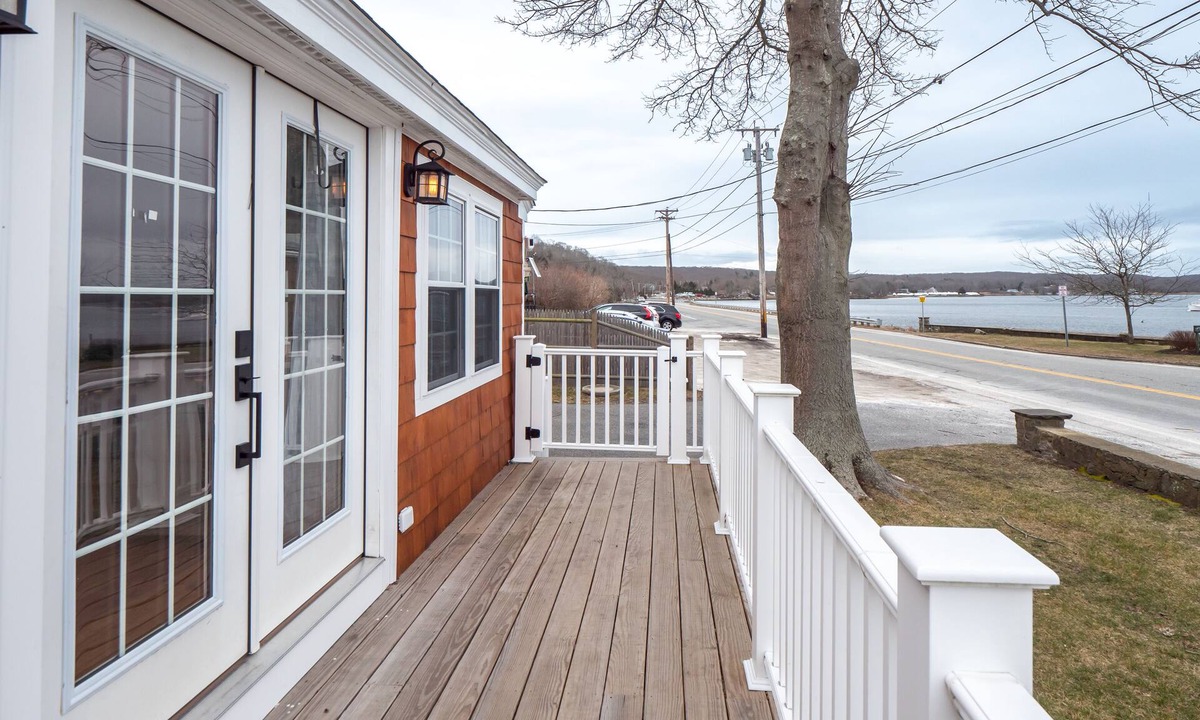 Tiverton Cottage | Renovated Cottage- steps away from the water