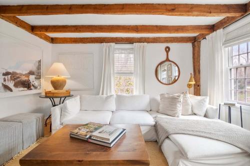 West Barnstable House | Renovated Cozy Cabin 5 Min to Beach