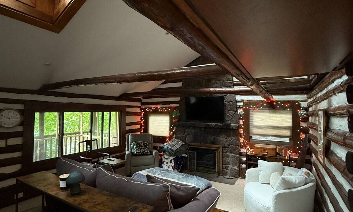 Atlantic Highlands Cabin | Renovated Summer Cabin in Atlantic Highlands – Walk to NYC Ferry!