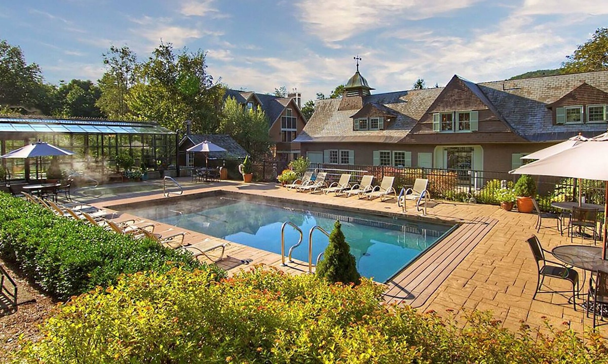 Proctorsville Condo | Resort Home with heated Pool and Tennis