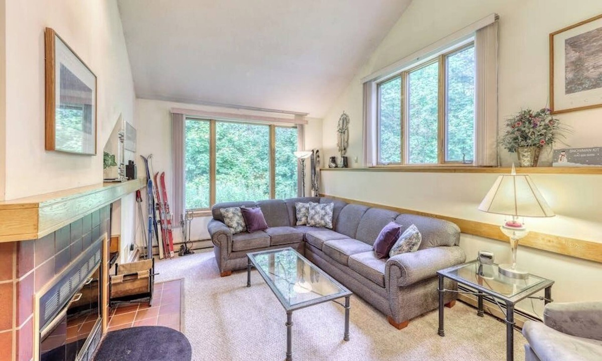 Killington House | Resort townhome with on-site pool, hot tub & easy ski access