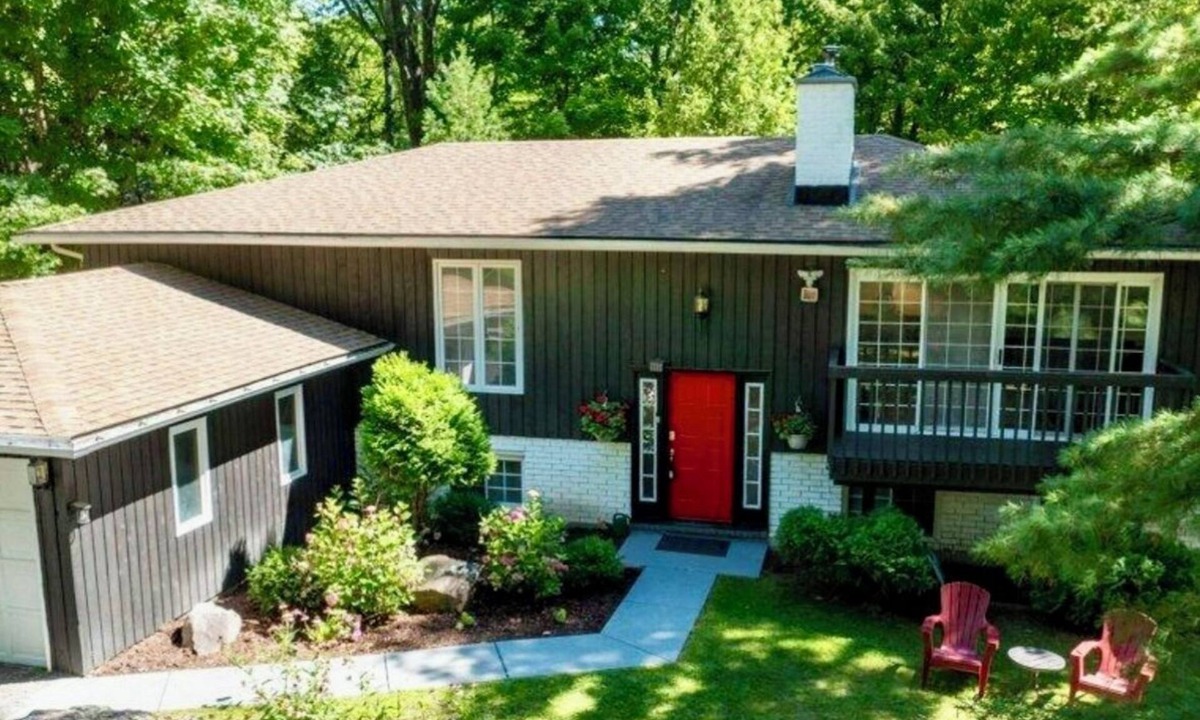 Ivy Lea House | Retreat in the 1000 Islands -dock space -fire pit - hot tub/sauna - Adventure
