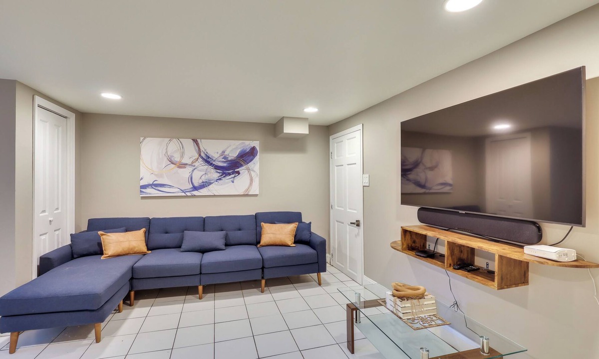Teaneck Apartment | Retreat w/Yard Near NYC & MetLife Stadium!