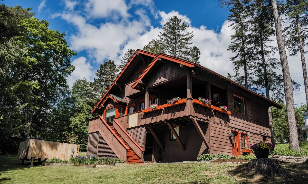 Lake Placid House | Right off Main st &Mirror Lake, Olympic Ski Jump View! Fire pit Hot tub Foosball