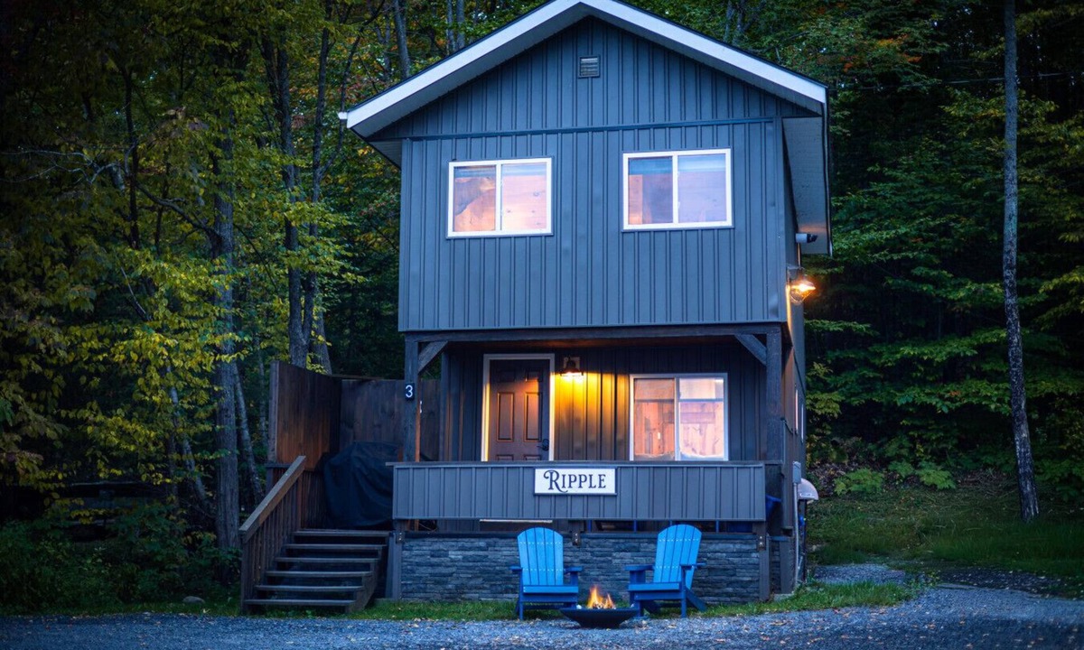 Northeast Somerset Cabin | Ripple - Cabin 3 · Lawrence`s Lakeside Cabins | Kayaks and Arcade Game