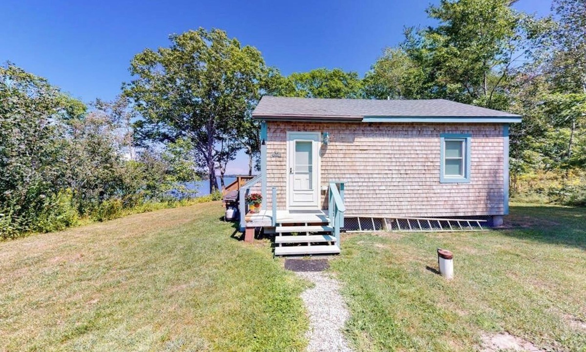 Cushing Cabin | Rising Tide Cottage- Waterfront home on St. George River with private beach & deck - near festivals