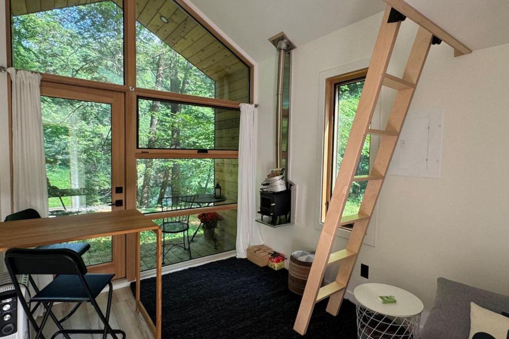 Williamsville Apartment | Riverside Getaway and Wood-Fired Sauna