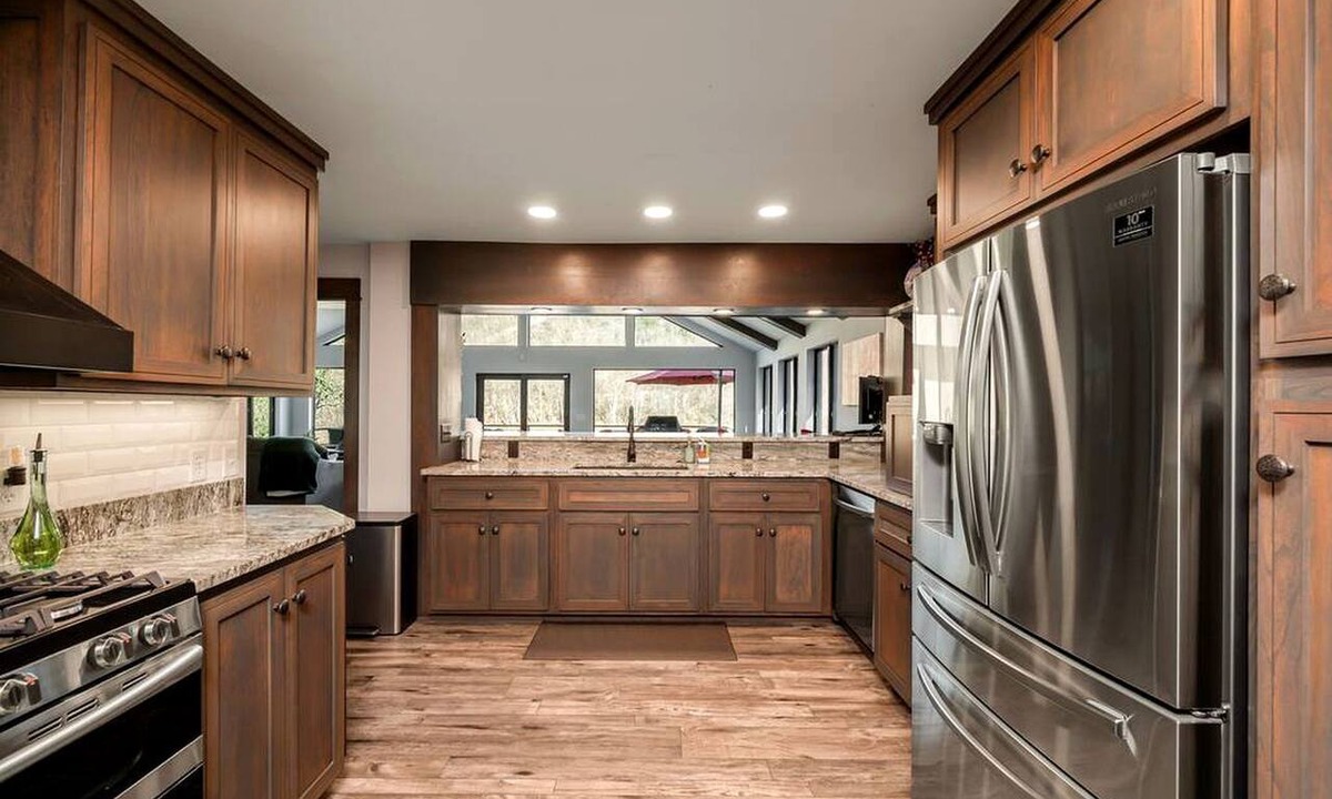Turkey City Cabin | Riverside Luxury: Fully Equipped Cabin with Outstanding Views in Emlenton, PA