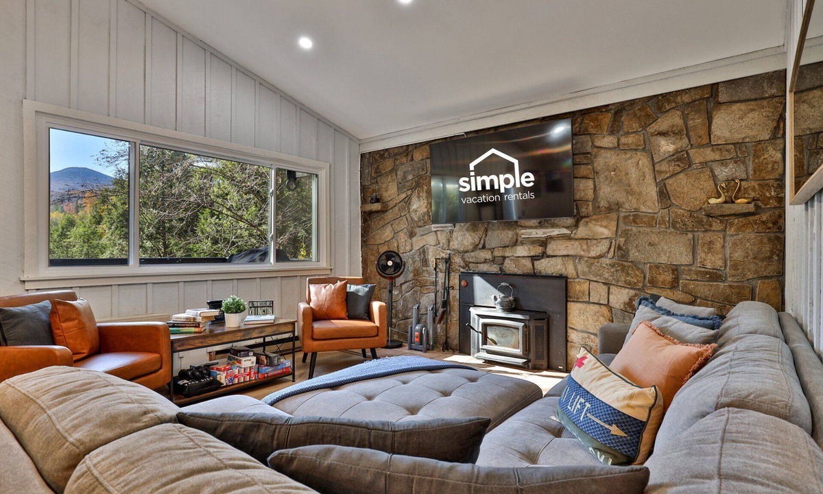 Killington Cabin | Roaring Bear Cabin: Secluded Killington Retreat with Hot Tub and Fire Pit