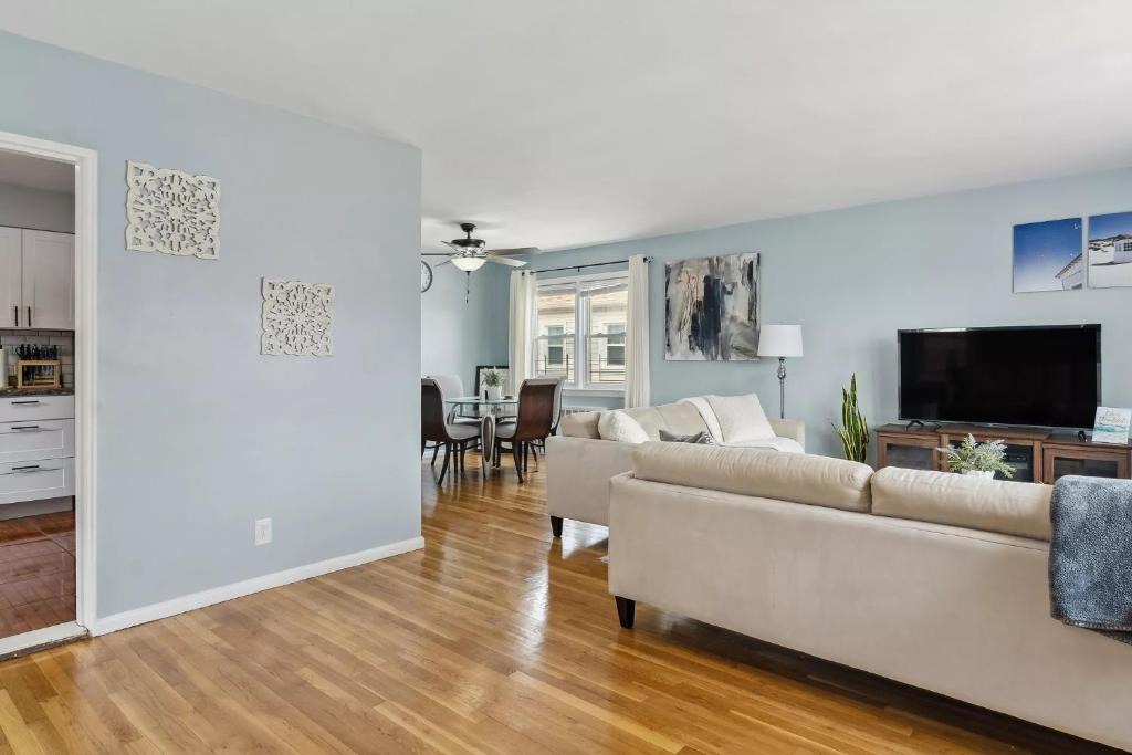 Queens House | Rockaway 3 bedroom suite by the Sea.