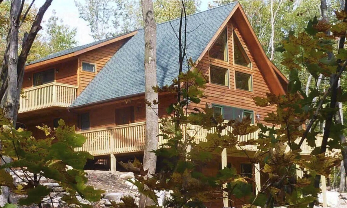 Wilmington Ski Chalet | Rocky River Chalet, sleeps 8, hot-tub, 5 mi to WFace, 5 year Superhost! Dogs?