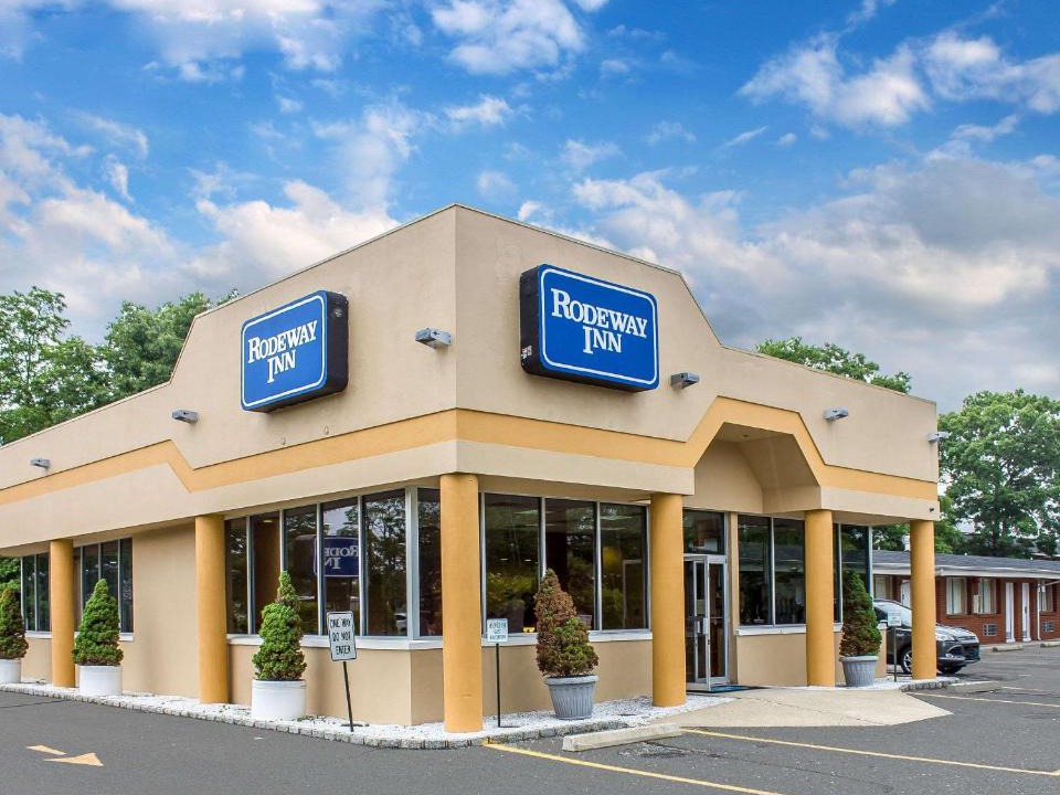 Ronkonkoma Hotel | Rodeway Inn MacArthur Airport
