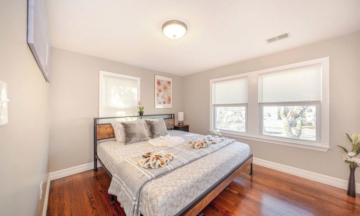 Quincy Apartment | Romantic 2BR Quincy Retreat Pet-Friendly Wollaston Beach & Red Line 74R