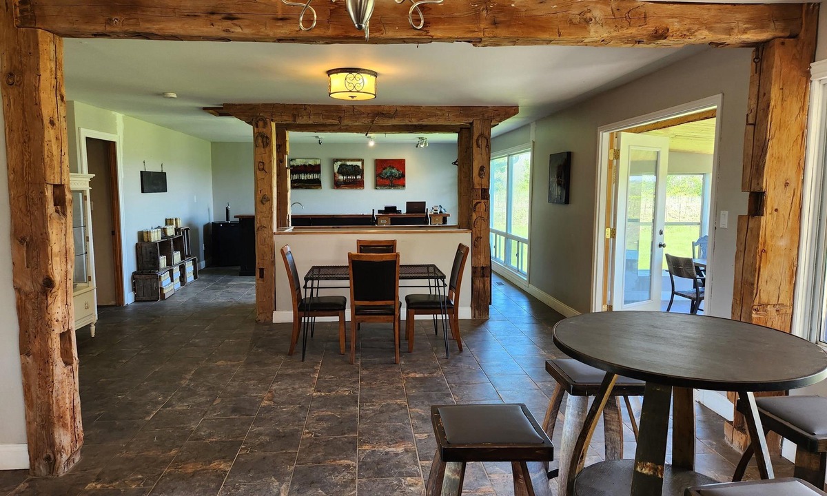 Adolphustown House | Romantic get away Winery Guest Sweet at Bergeron Est. Winery's free wine tasting