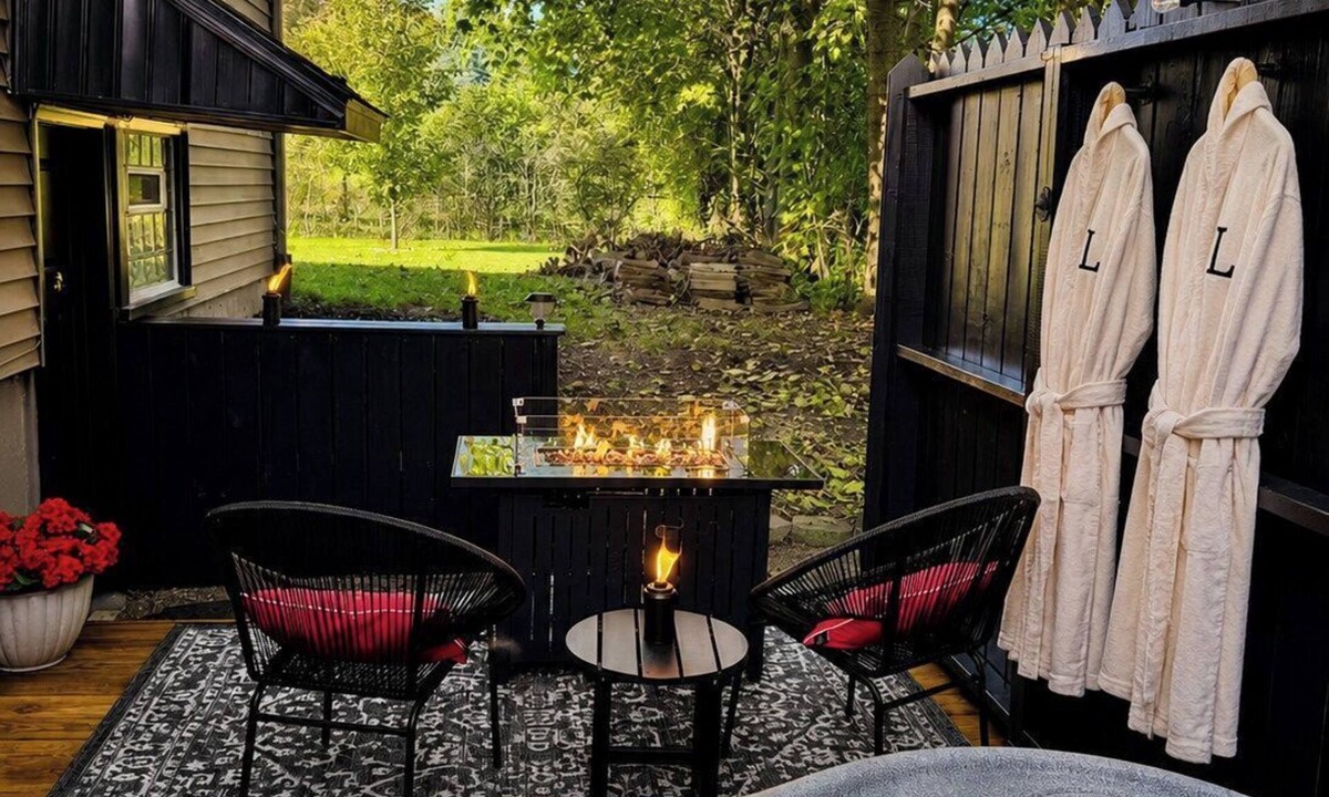 Fayetteville Apartment | Romantic Moody Suite Private Hot Tub