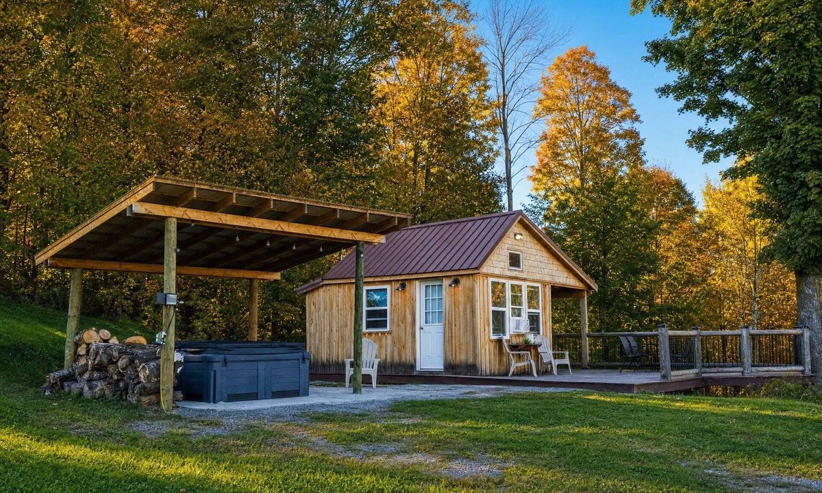 Franklin Springs Cabin | Romantic Private Cabin Getaway with Hot Tub and Scenic Views